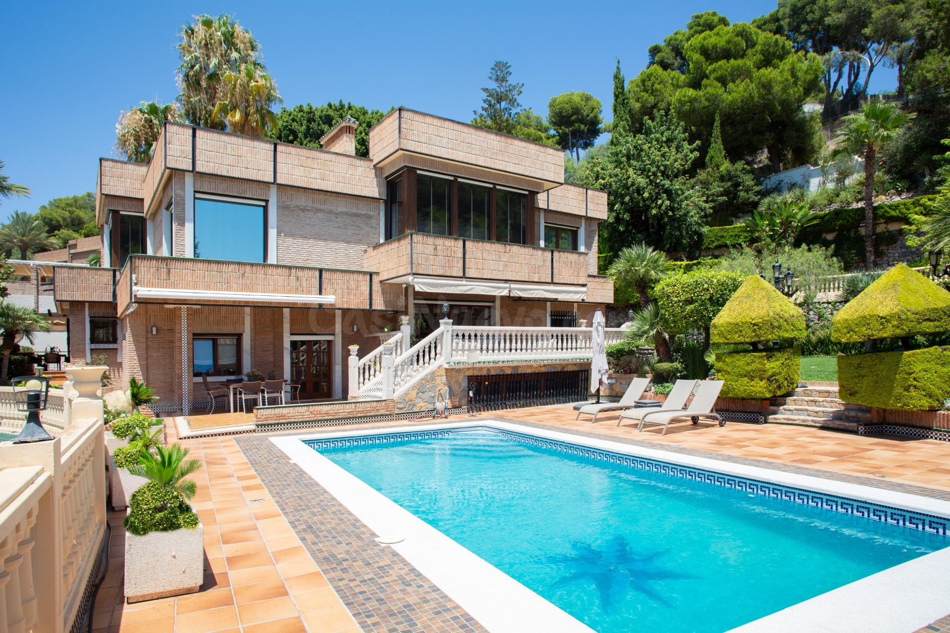Villa exclusiva en  Pinares de San Antón, calle Los Almendros 10, Málaga