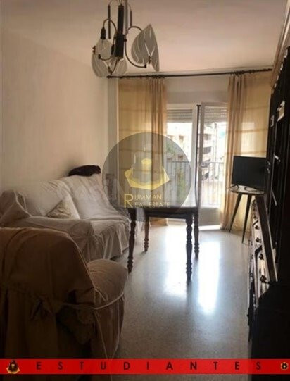 EST/ Piso amueblado con TRES dormitorios en el barrio del Zaidín