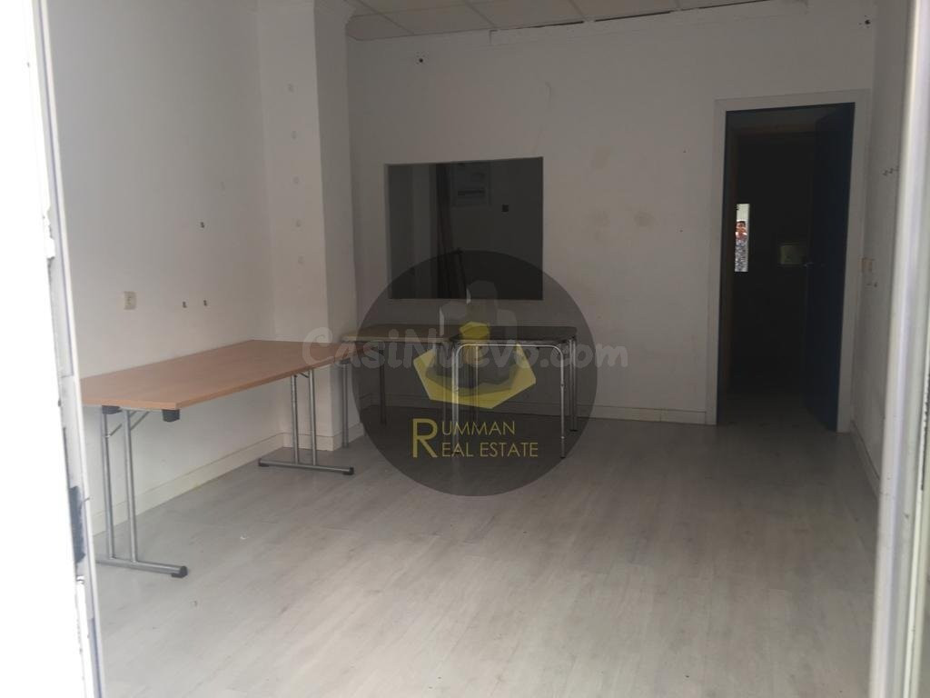 Local Comercial reformado en Barrio de los Pajaritos-Caleta