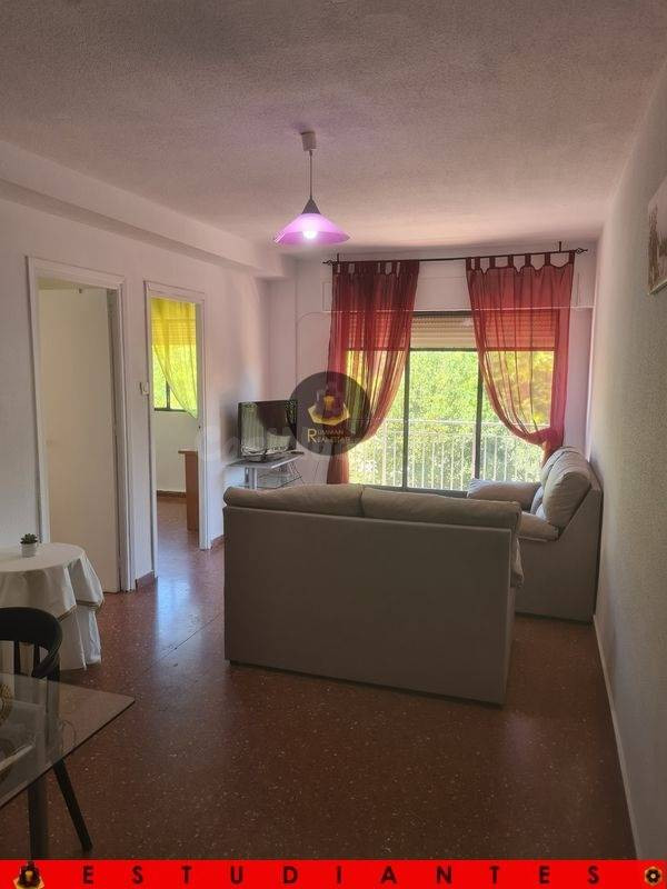 EST/ Piso de CUATRO dormitorios en CARTUJA