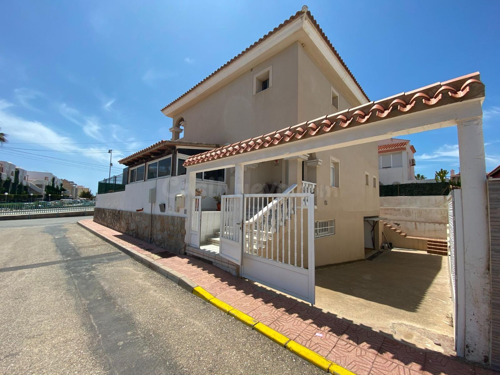 Se vende fantástico chalet en Vera playa!!!
