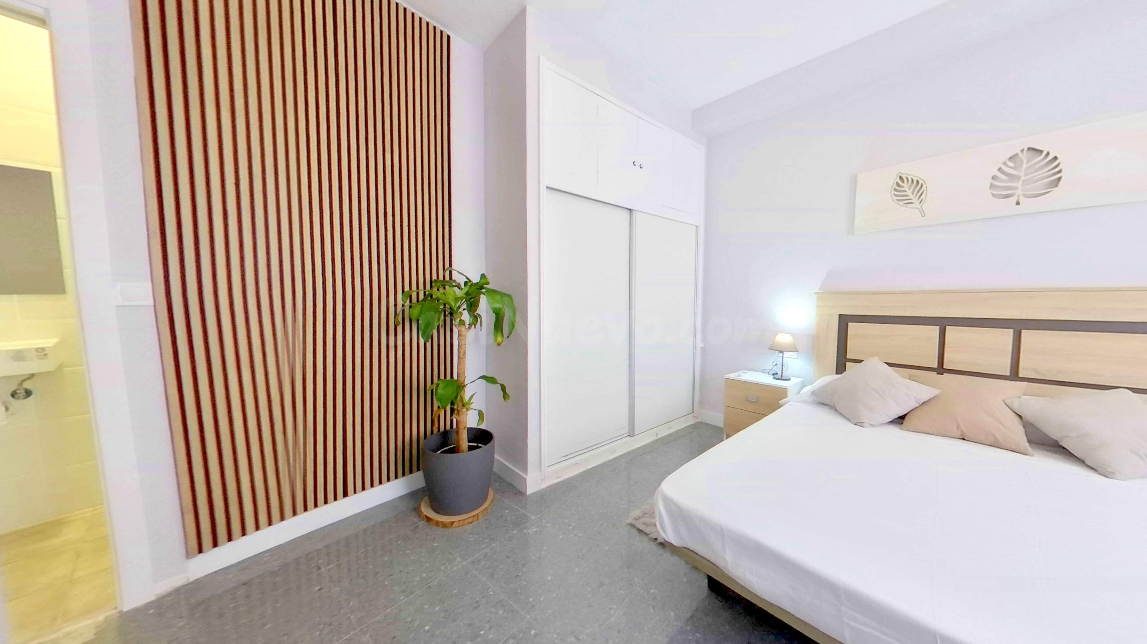 Suite "Postiguet" con baño privado