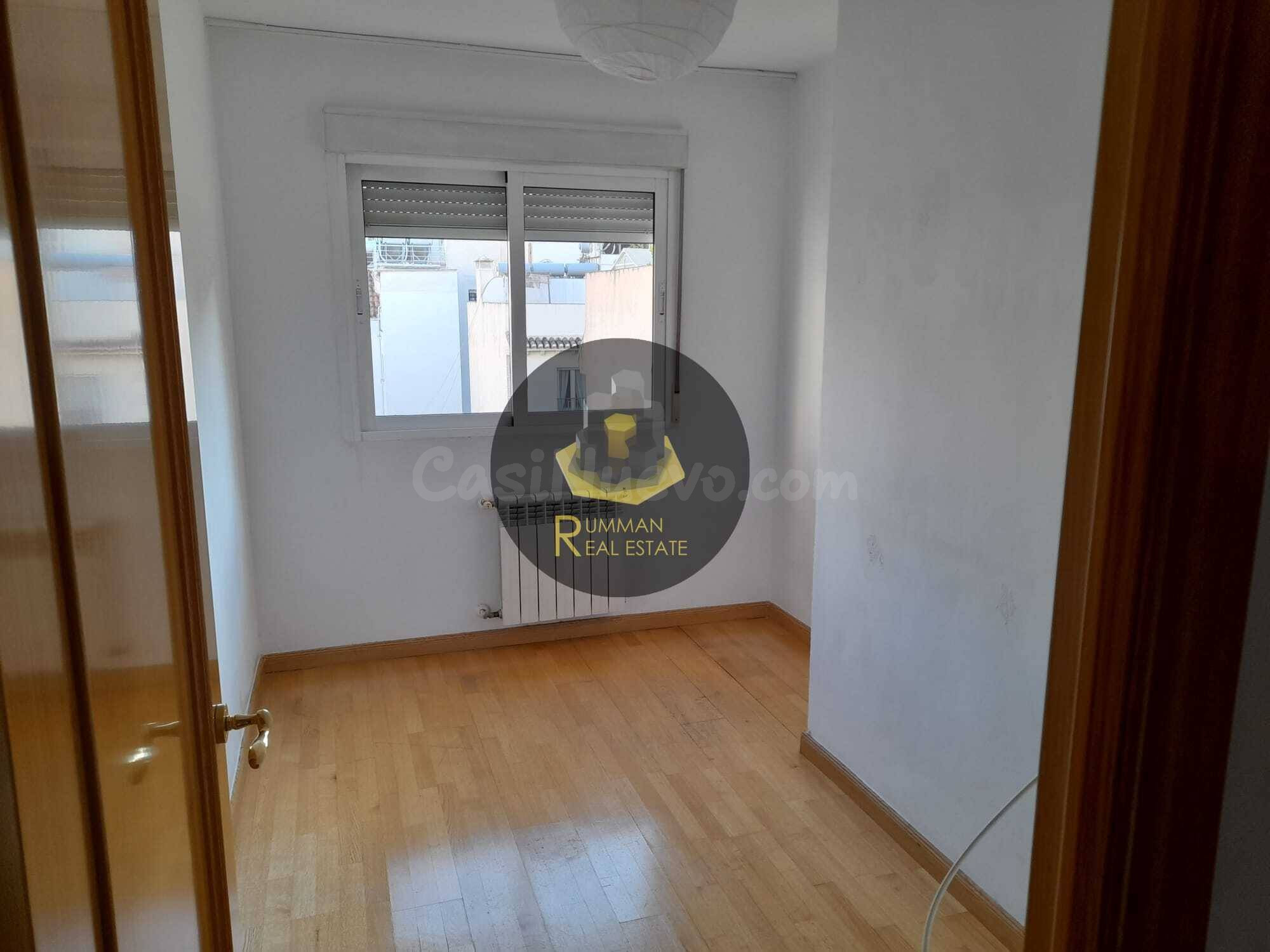 LT/ Piso de TRES dormitorios SIN muebles, zona Alhamar