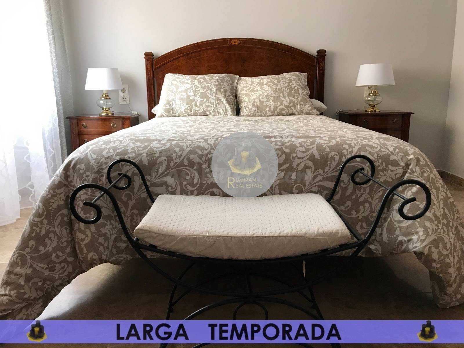 LT / Piso de TRES dormitorios en Granada Centro