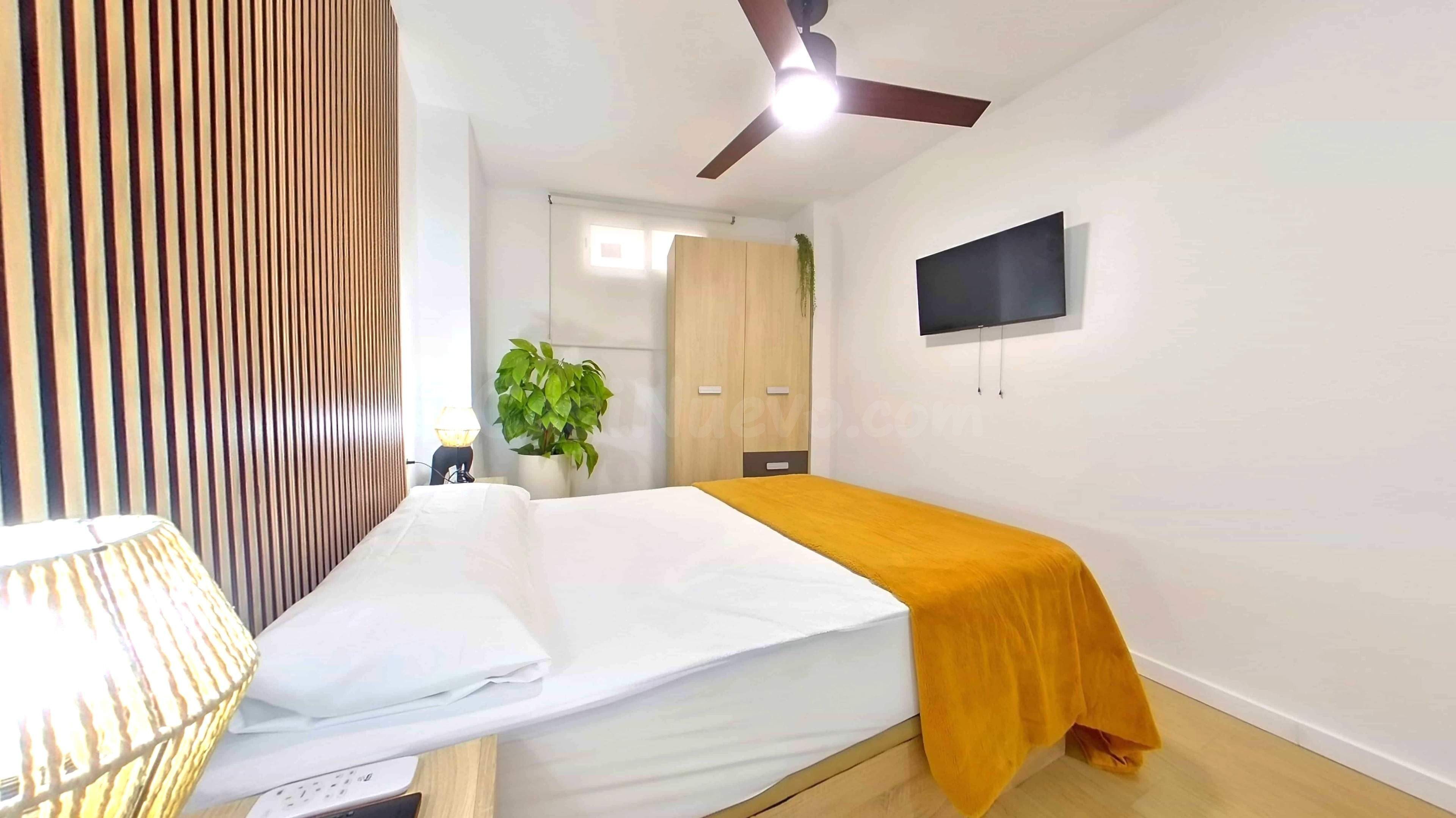 Habitación con baño privado en piso en el centro de Alicante