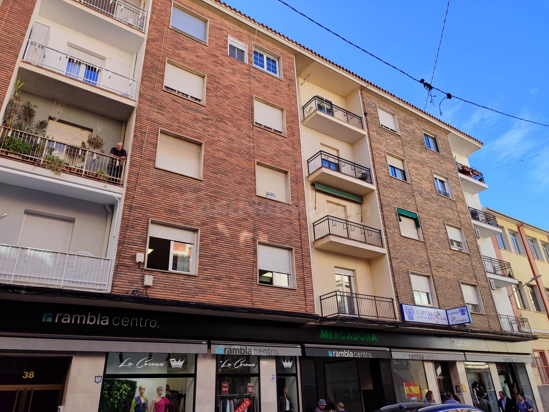 VIVIENDA COMPLETAMENTE REFORMADA. PRIMERAS CALIDADES Y TOTALMENTE EQUIPADO.