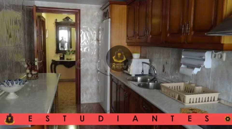 EST / Piso de TRES dormitorios en el Zaidín