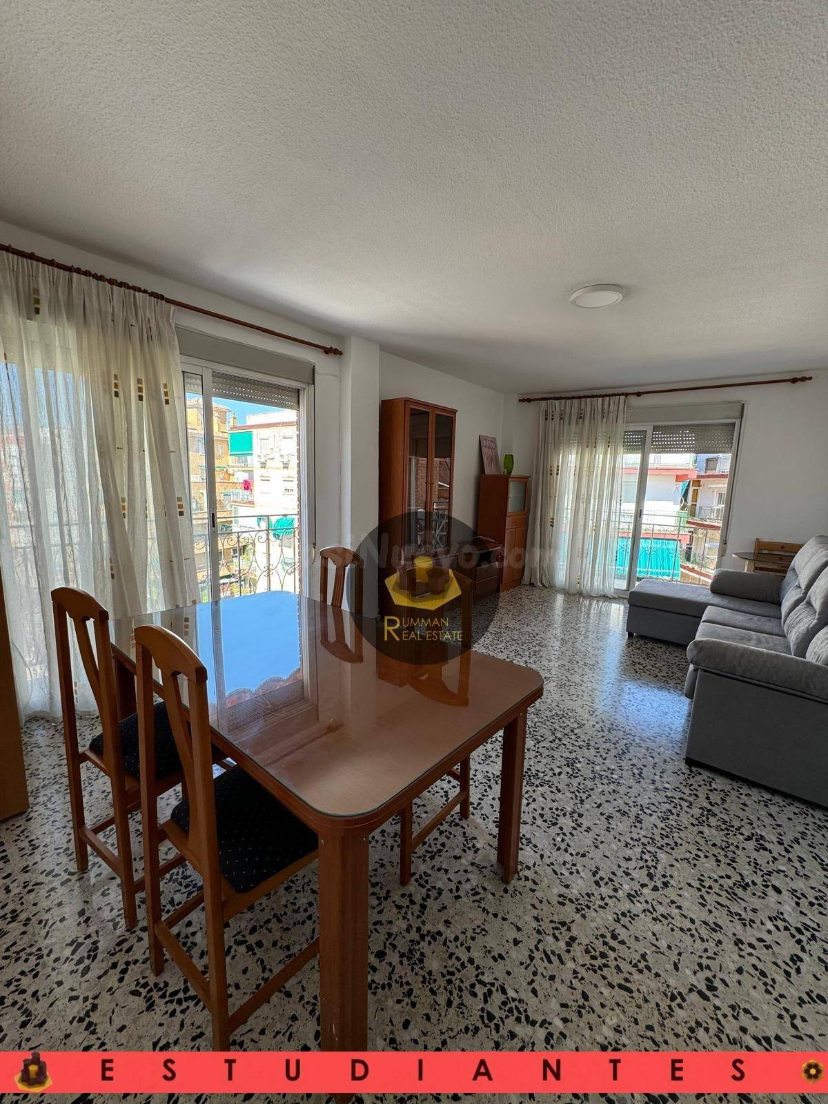 EST / Piso de TRES dormitorios en barrio Zaidín