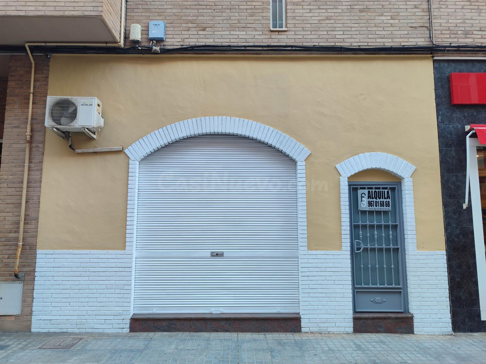 LOCAL COMERCIAL RECIENTEMENTE REFORMADO Y CENTRICO