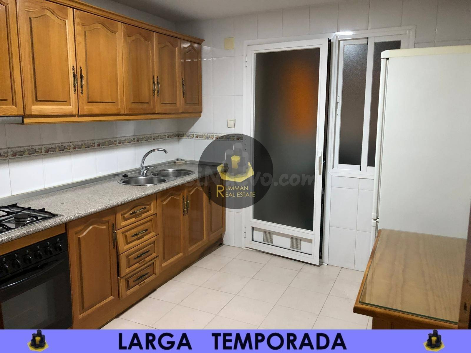 ERASMUS/EST/ Piso amueblado con TRES dormitorios en zona Traumatología-Barrio San Francisco