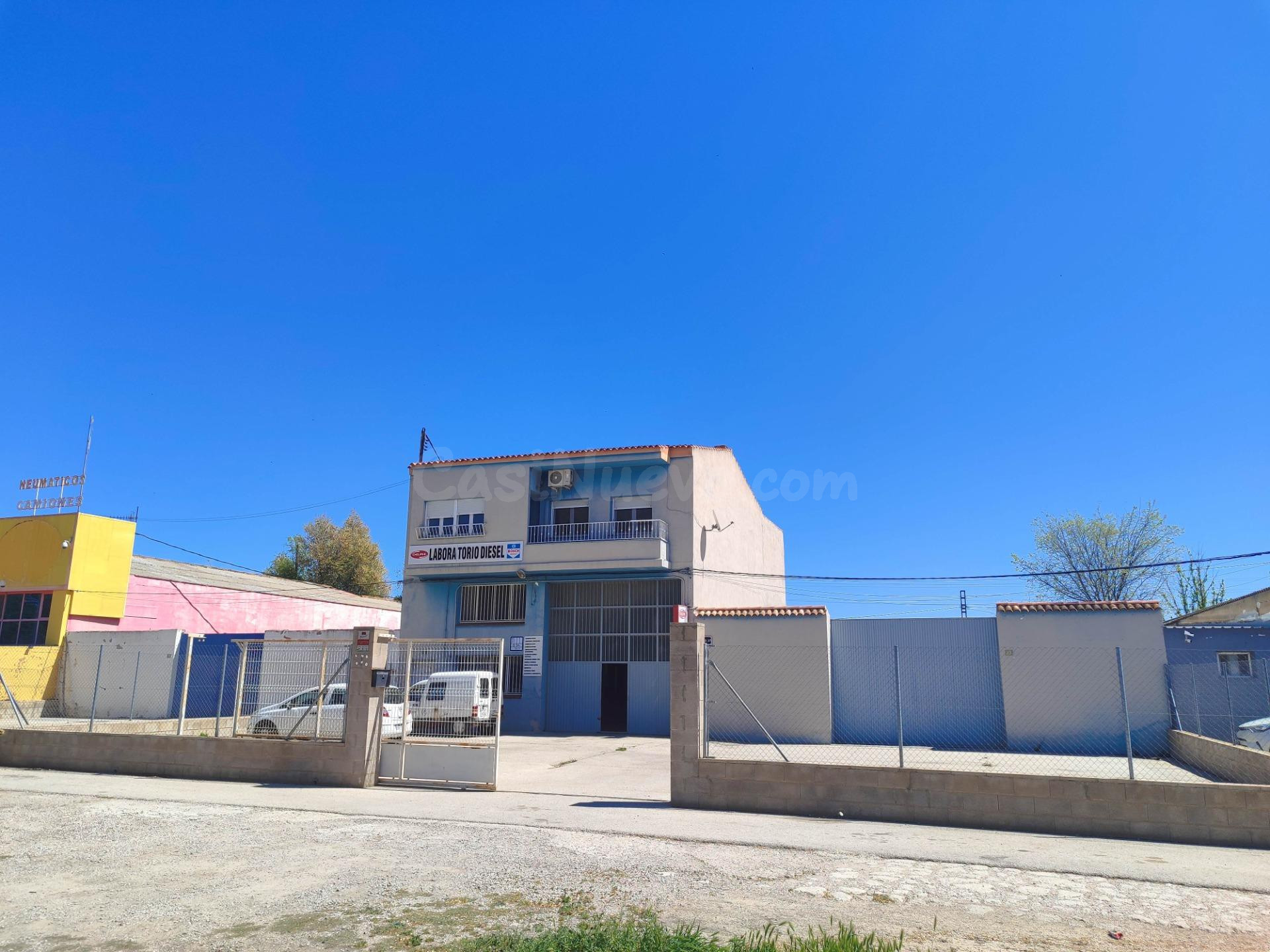 NAVE INDUSTRIAL Y VIVIENDA CERCA DEL CASCO URBANO