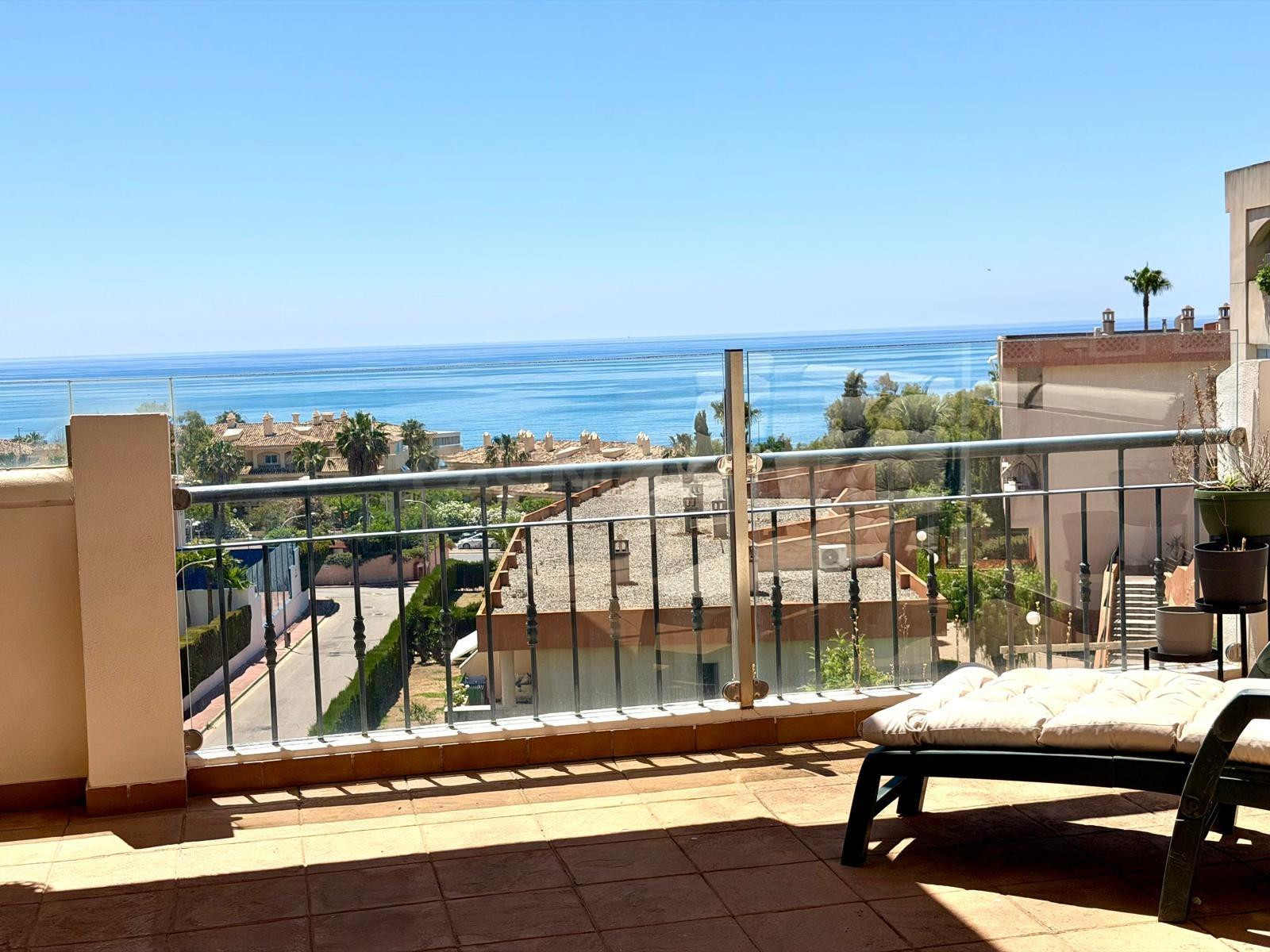 PISO DE 3 DORMITORIOS CON TERRAZA DE 43 M2, VISTAS AL MAR  A 5 MINUTOS DE LA PLAYA EN NUEVA TORREQUEBRADA