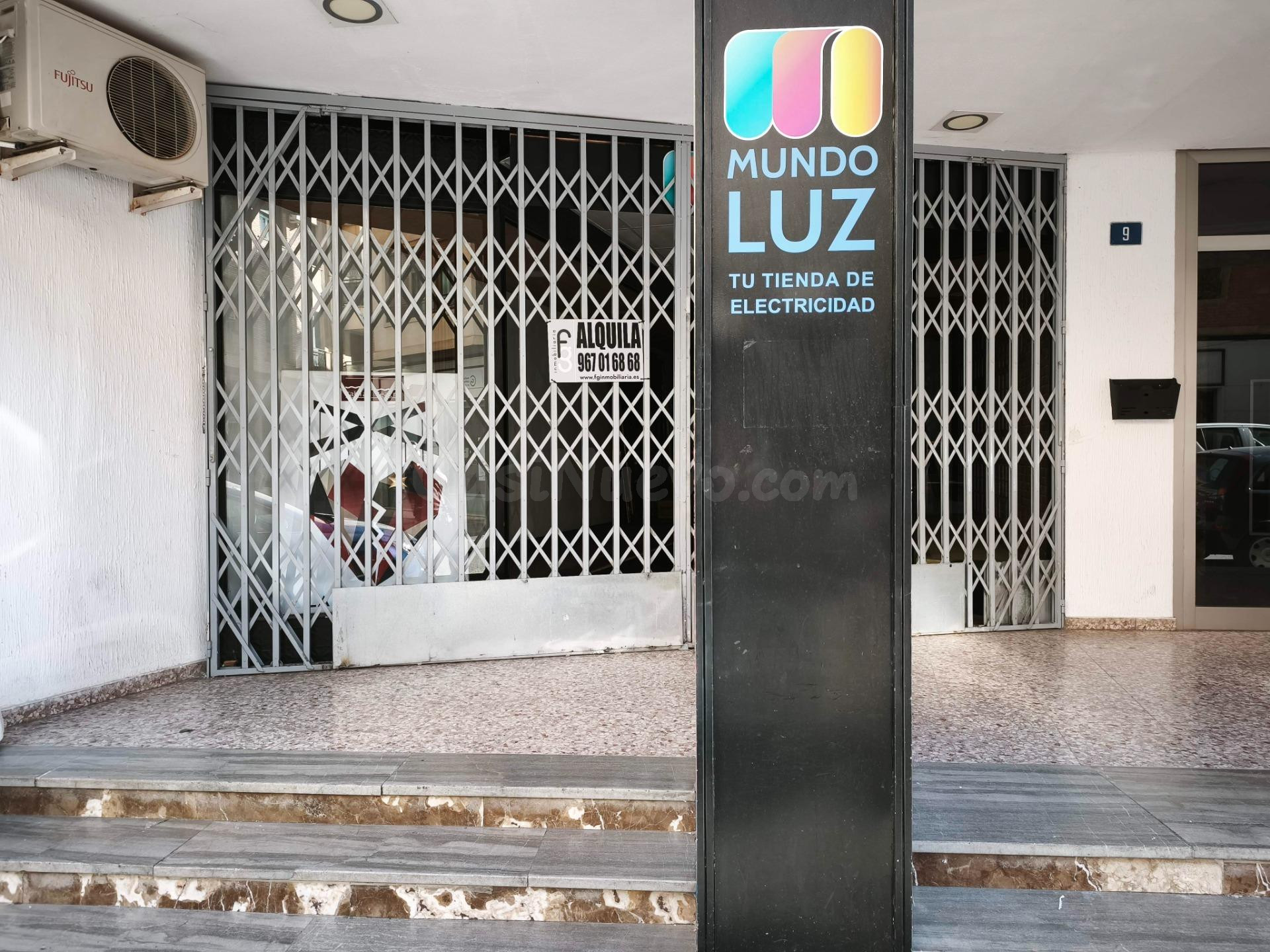 LOCAL COMERCIAL MUY CENTRICO