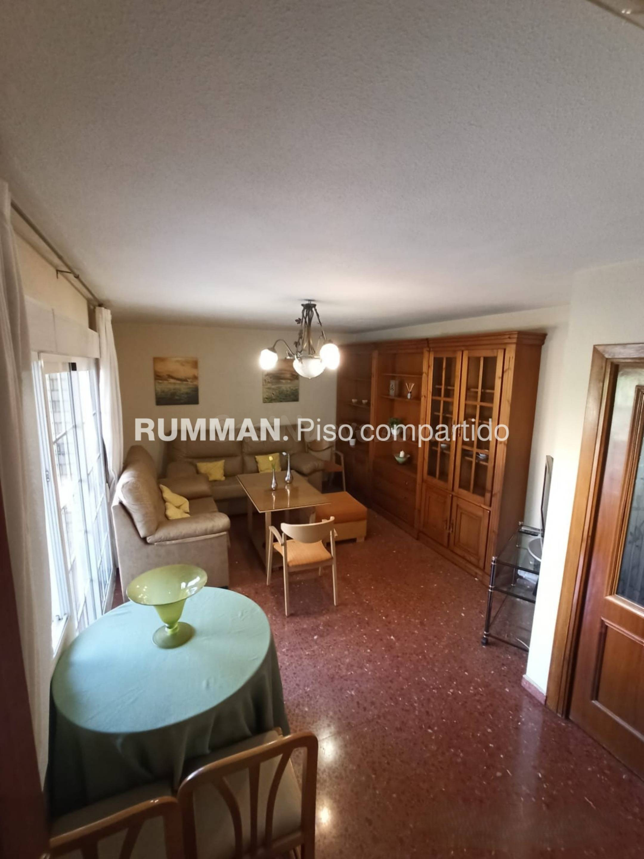 EST/ Piso de cuatro dormitorios junto cartuja