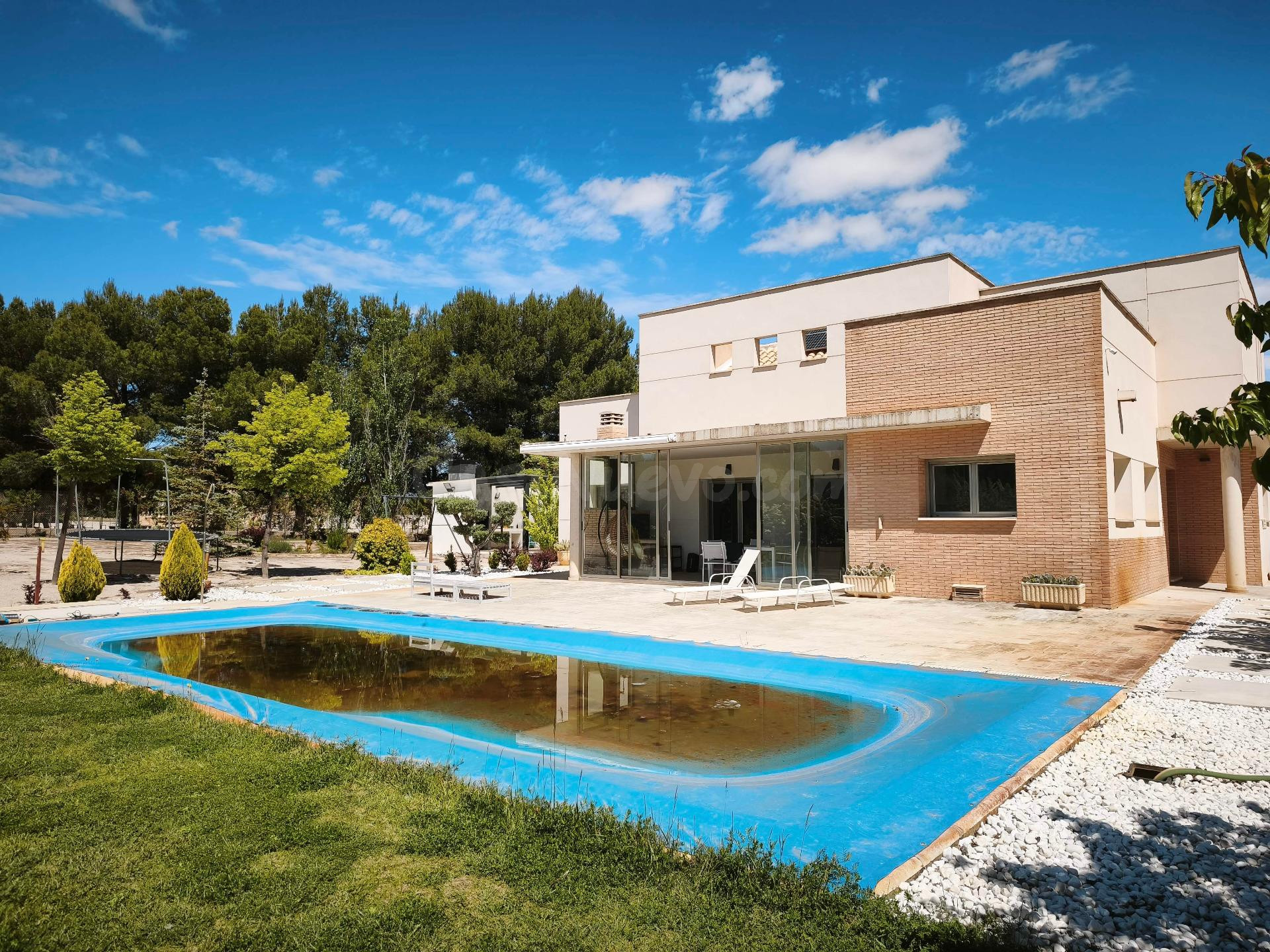 CHALET DE LUJO EN PARAJE EL MOLINO ALTO A 1 KM. DEL CASCO URBANO