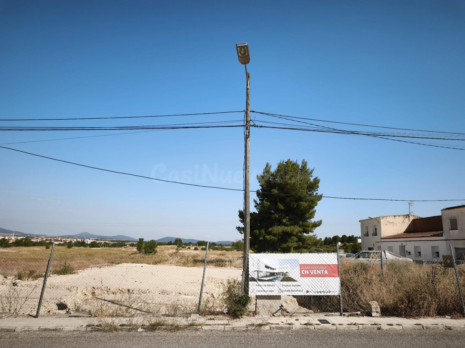 PARCELA EN CASCO URBANO DE 600 M2 - DISPONE DE PROYECTO Y LICENCIA DE OBRA