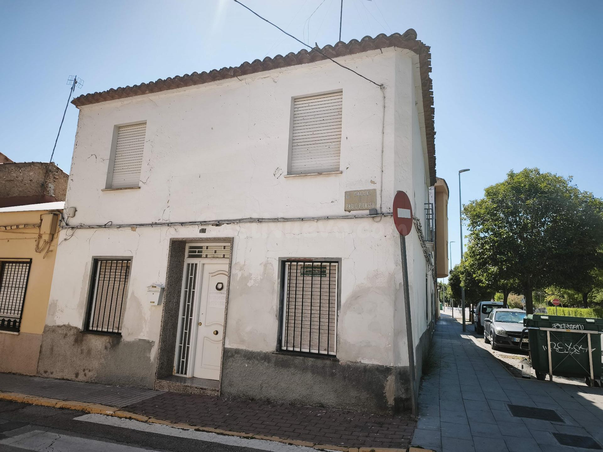 PLANTA BAJA PARA REFORMAR CON GARAJE CERRADO - MUCHAS POSIBILIDADES