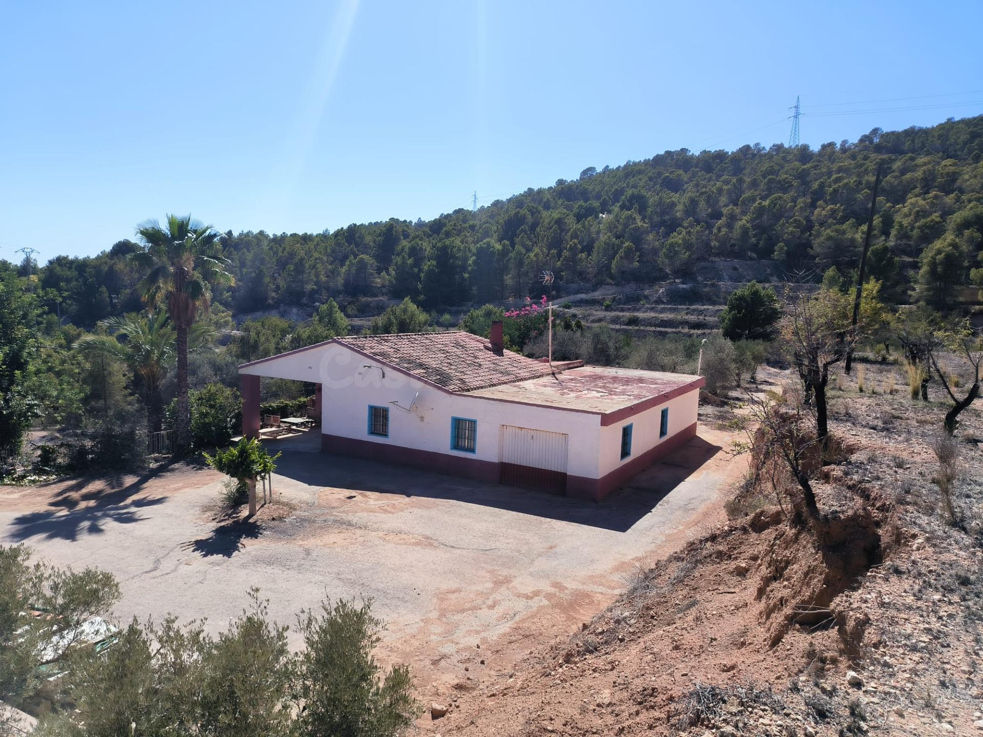 Casa rural con terreno de 30.000 m2 en Finestrat - www.inmobiliarialesdunes.com