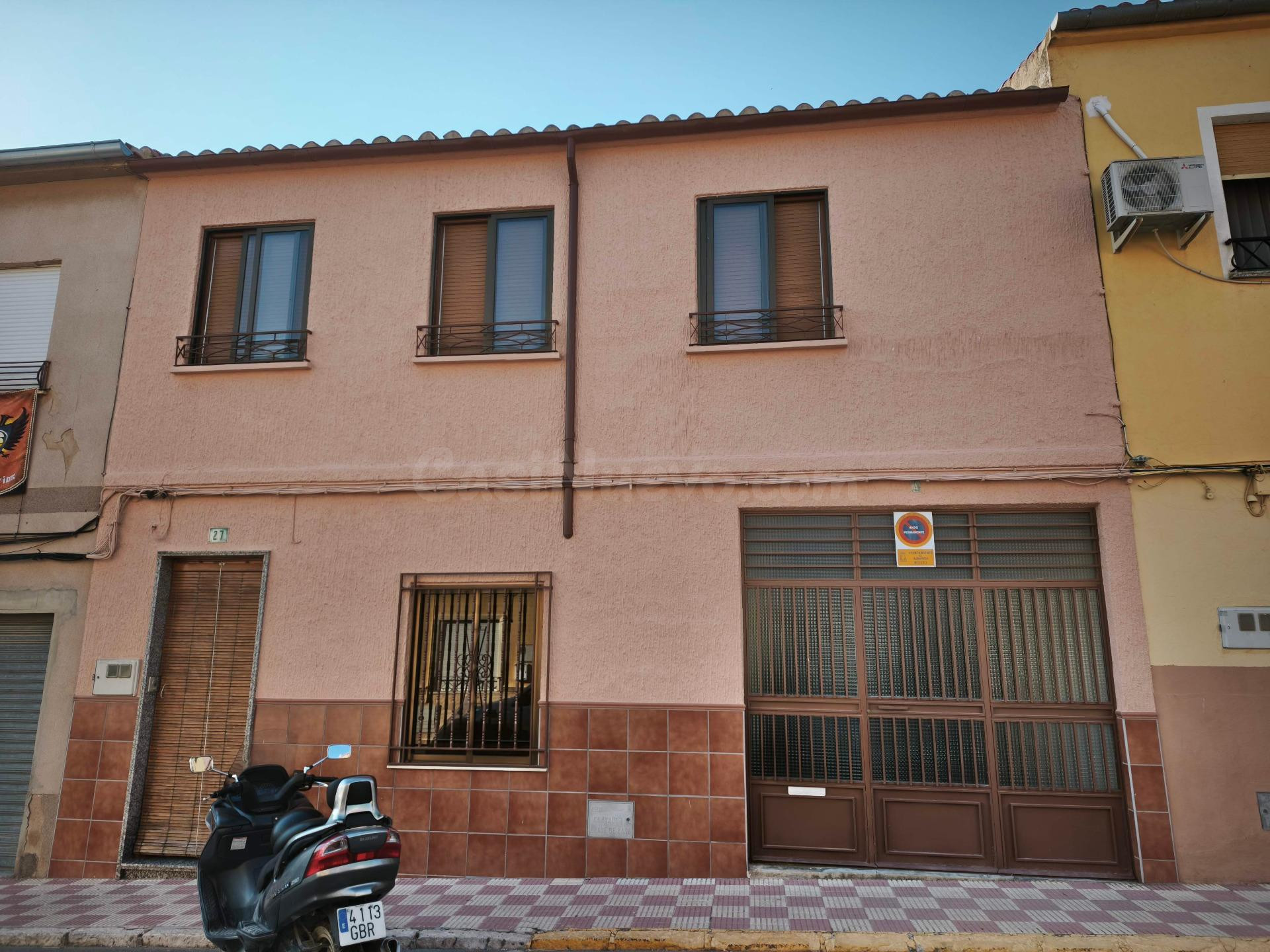 Amplia Casa en Almansa - Ideal para Entrar a Vivir por €165,000