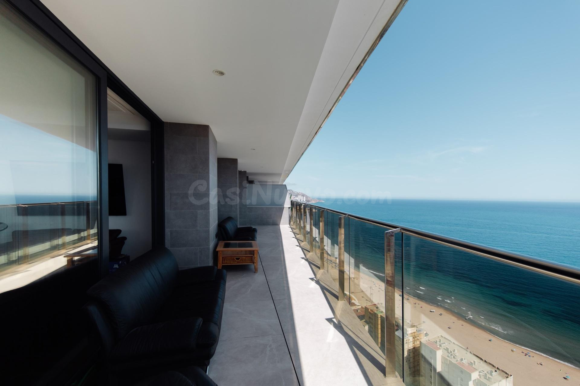 Piso excepcional de 3 dormitorios en Sunset Cliffs, Playa de Poniente - www.inmobiliarialesdunes.com