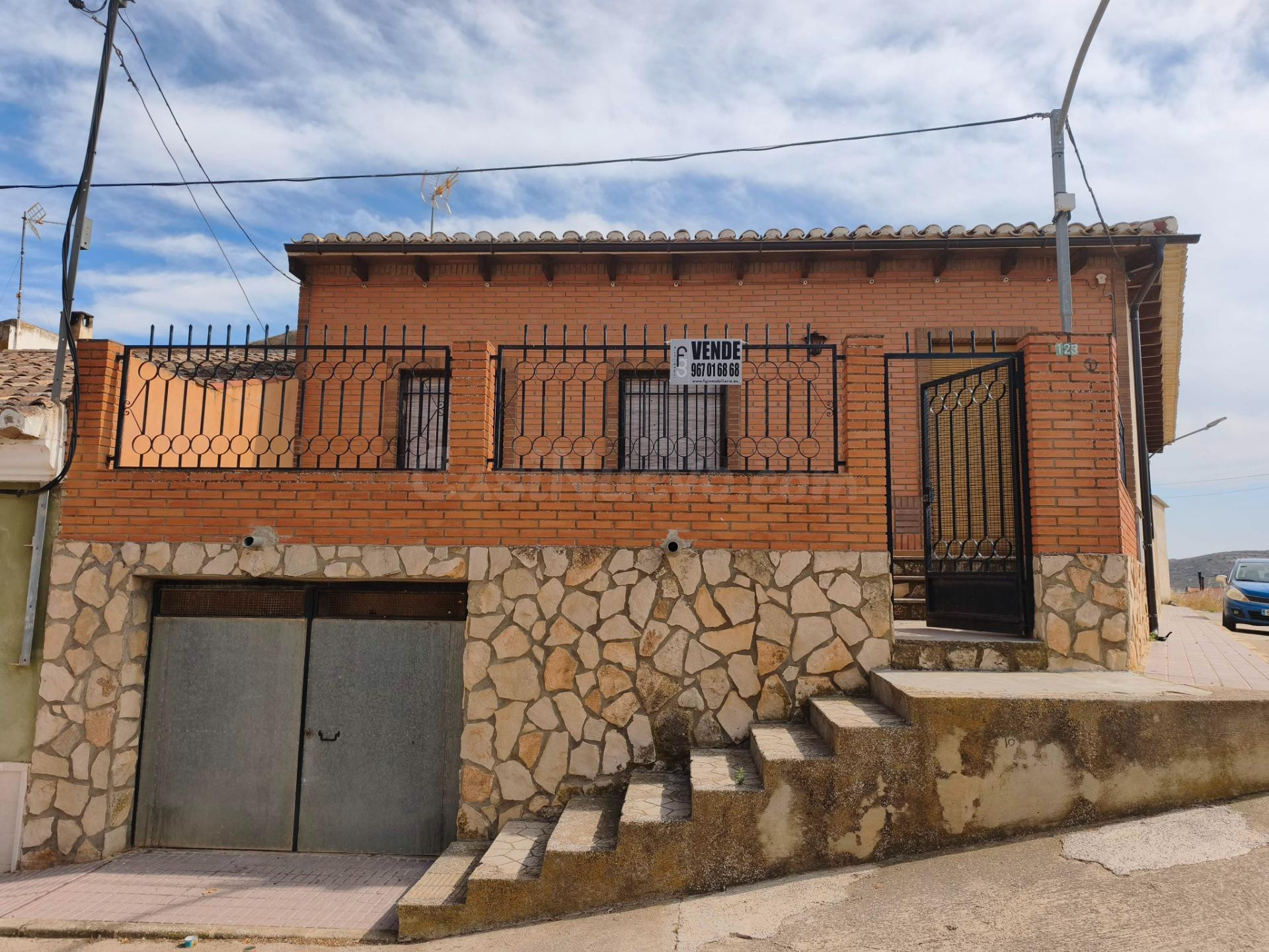CASA EN PLANTA BAJA CON GRAN PATIO - CUENTA CON UN PRECIOSO MOLINO