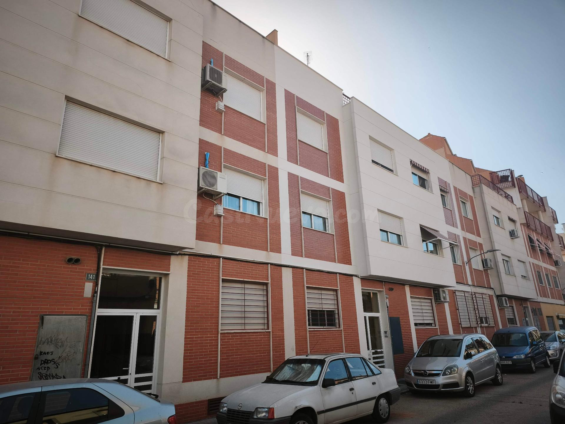 OPORTUNIDAD - VIVIENDA EN MUY BUEN ESTADO CON GARAJE, TRASTERO Y PATIO
