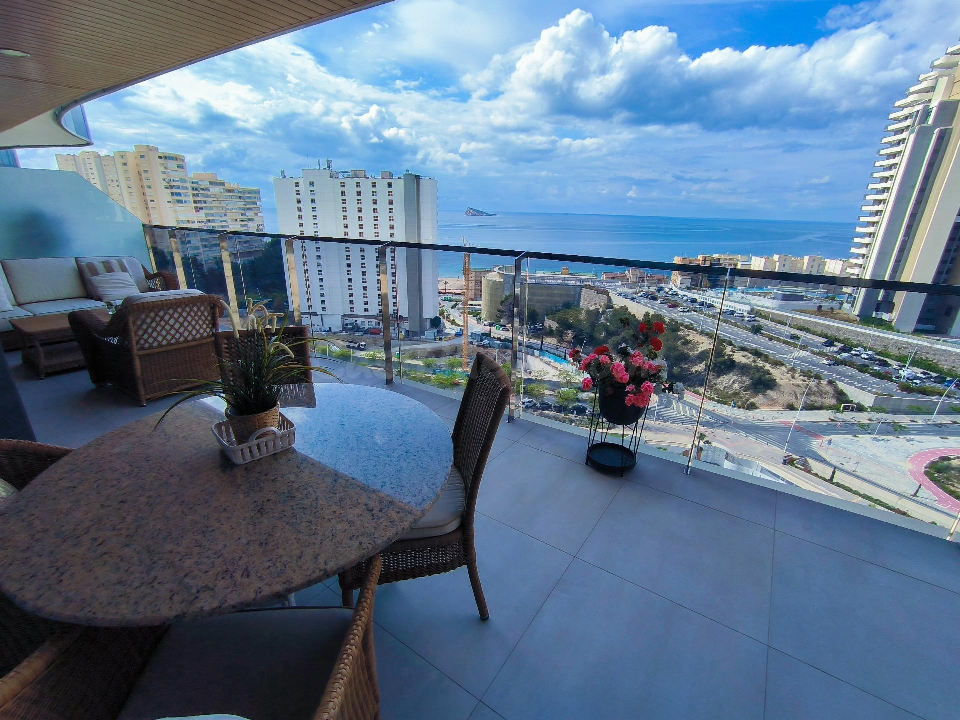 Piso de lujo de esquina con 2 balcones con licencia turística en Sunset Waves - www.inmobiliarialesdunes.com