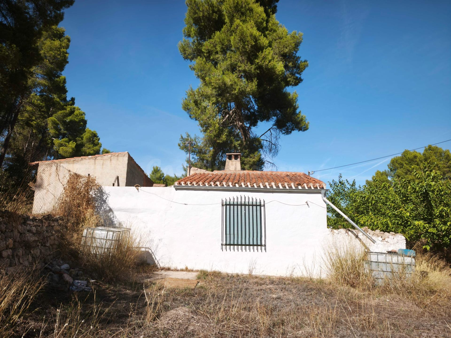 CASA DE CAMPO EN PARAJE DE LAS FUENTECICAS TOTALMENTE PARA REFORMAR