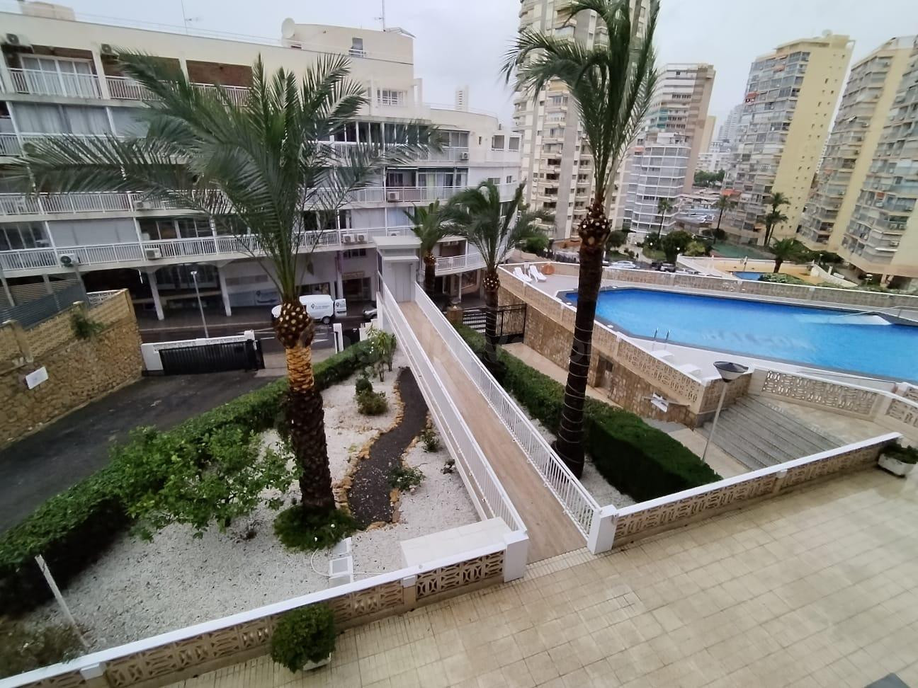 Apartamento en rincon de loix.Reformado.3 dormitorios, 1 baño,1 aseo. parking y piscina comunitaria.