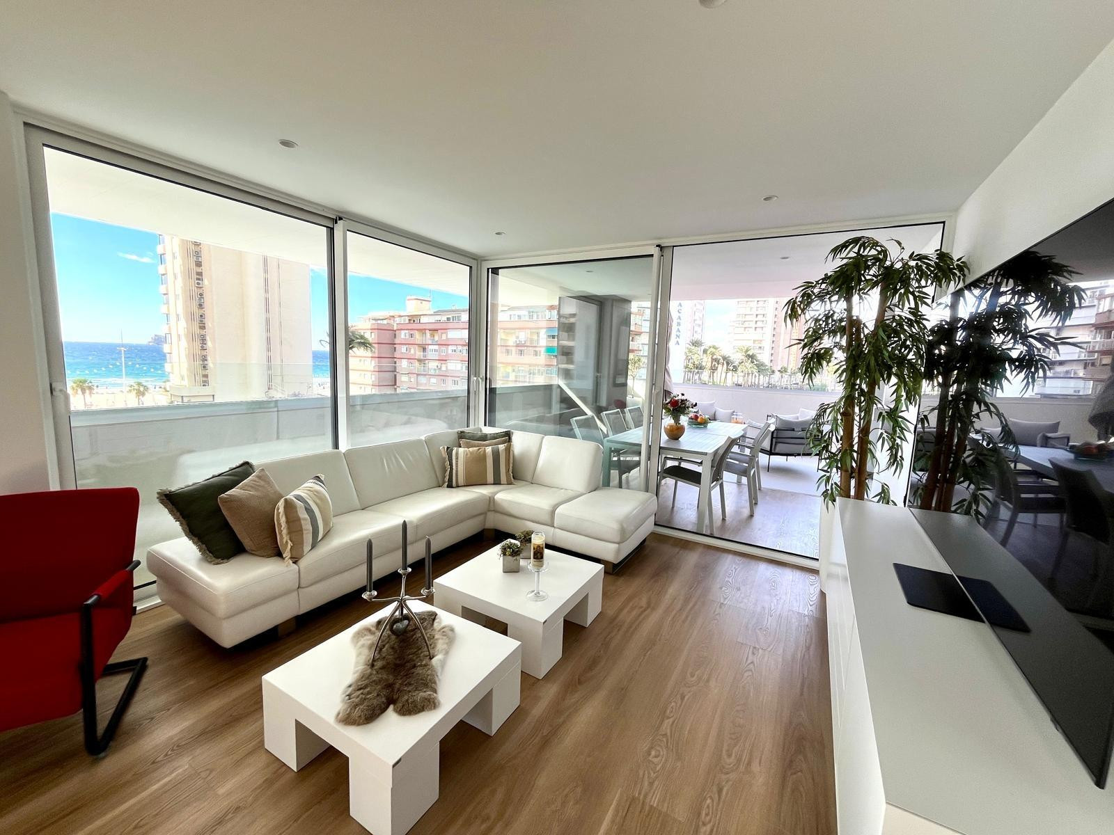 Amplio piso de 3 dorm. en edificio moderno en segunda línea de la Playa de Levante - www.inmobiliarialesdunes.com
