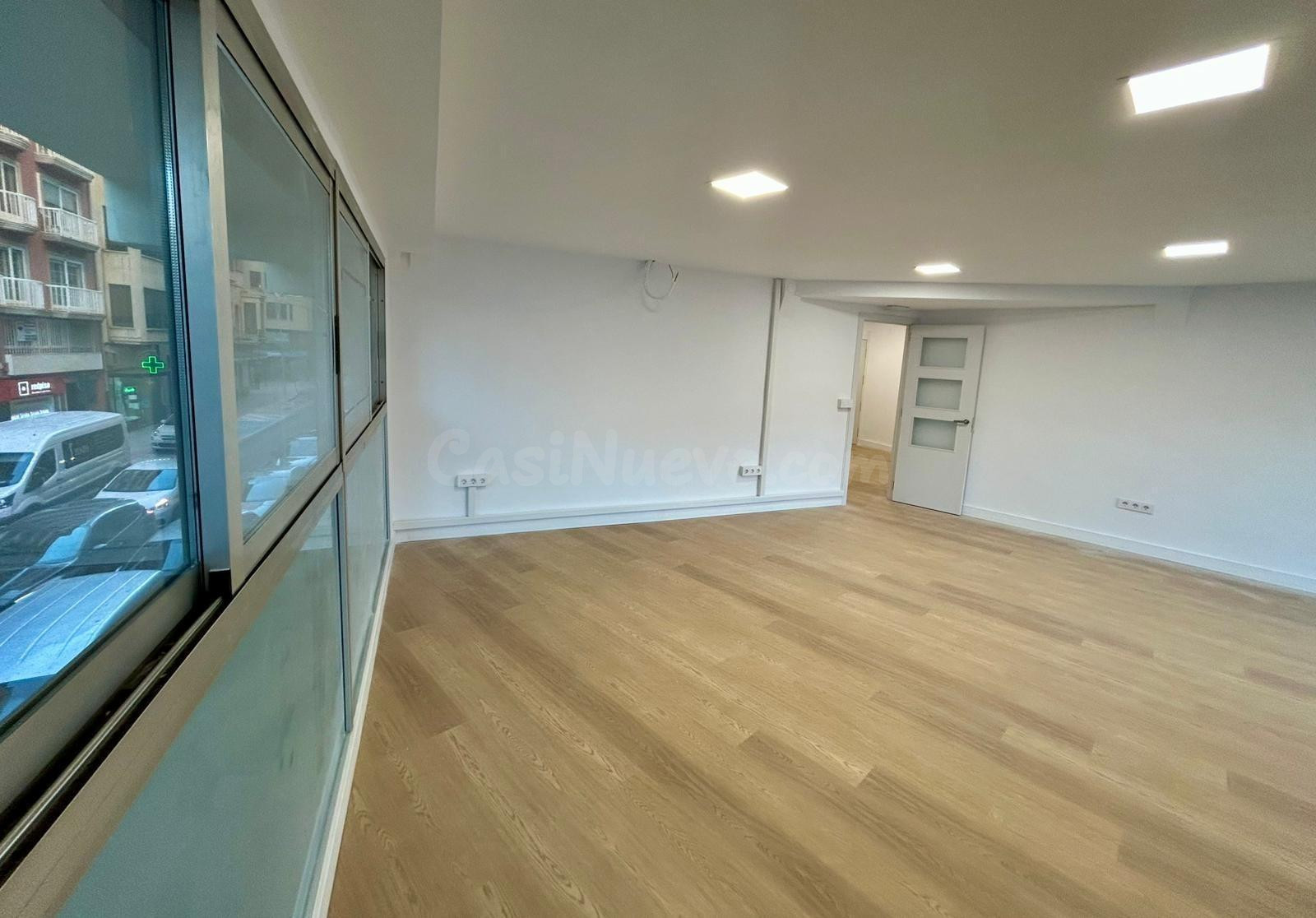 Alquiler de oficinas en la plaza Fadrell de Castellón - foto 3