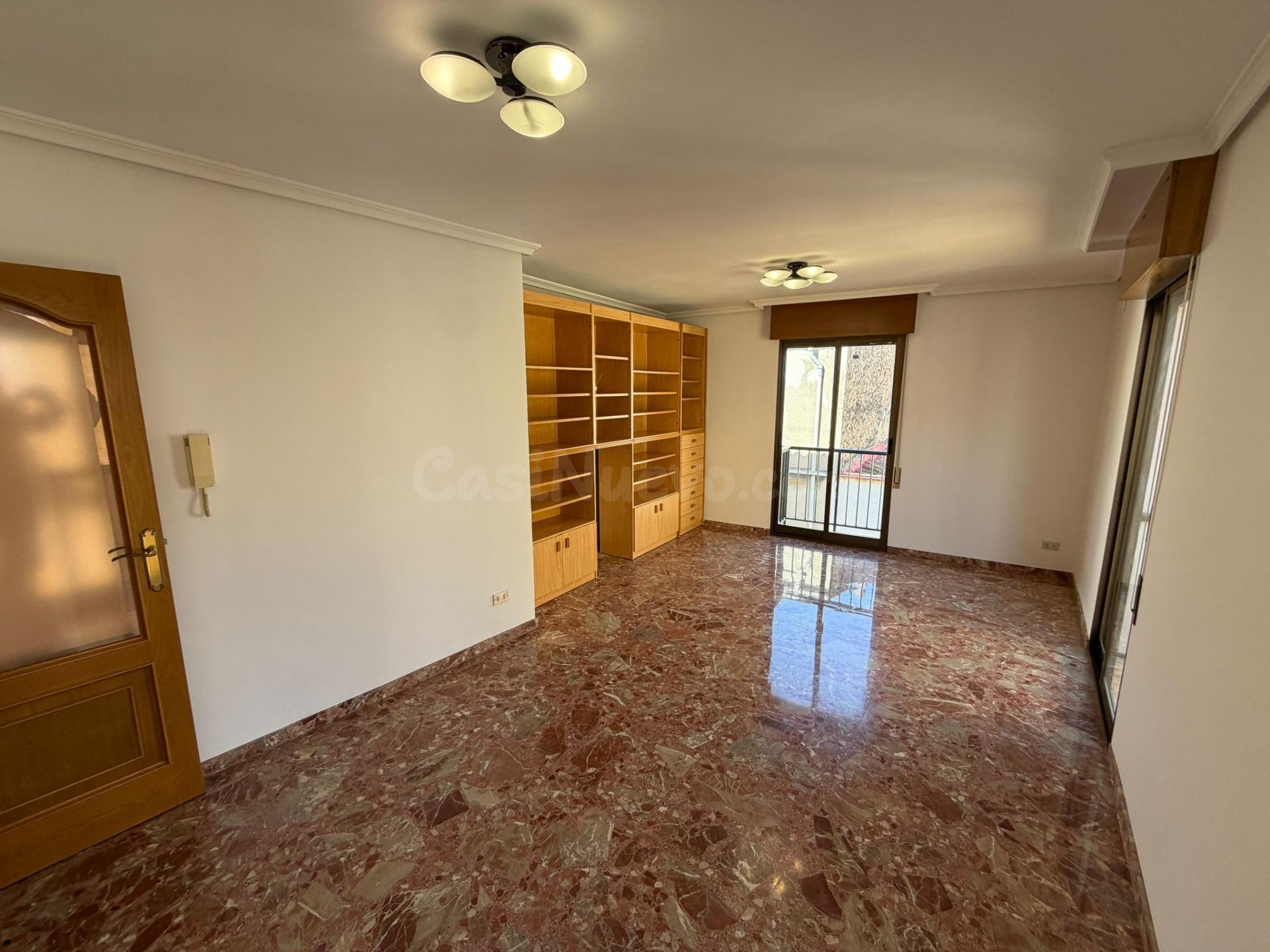 Casa en Almassora con cinco dormitorios y garaje