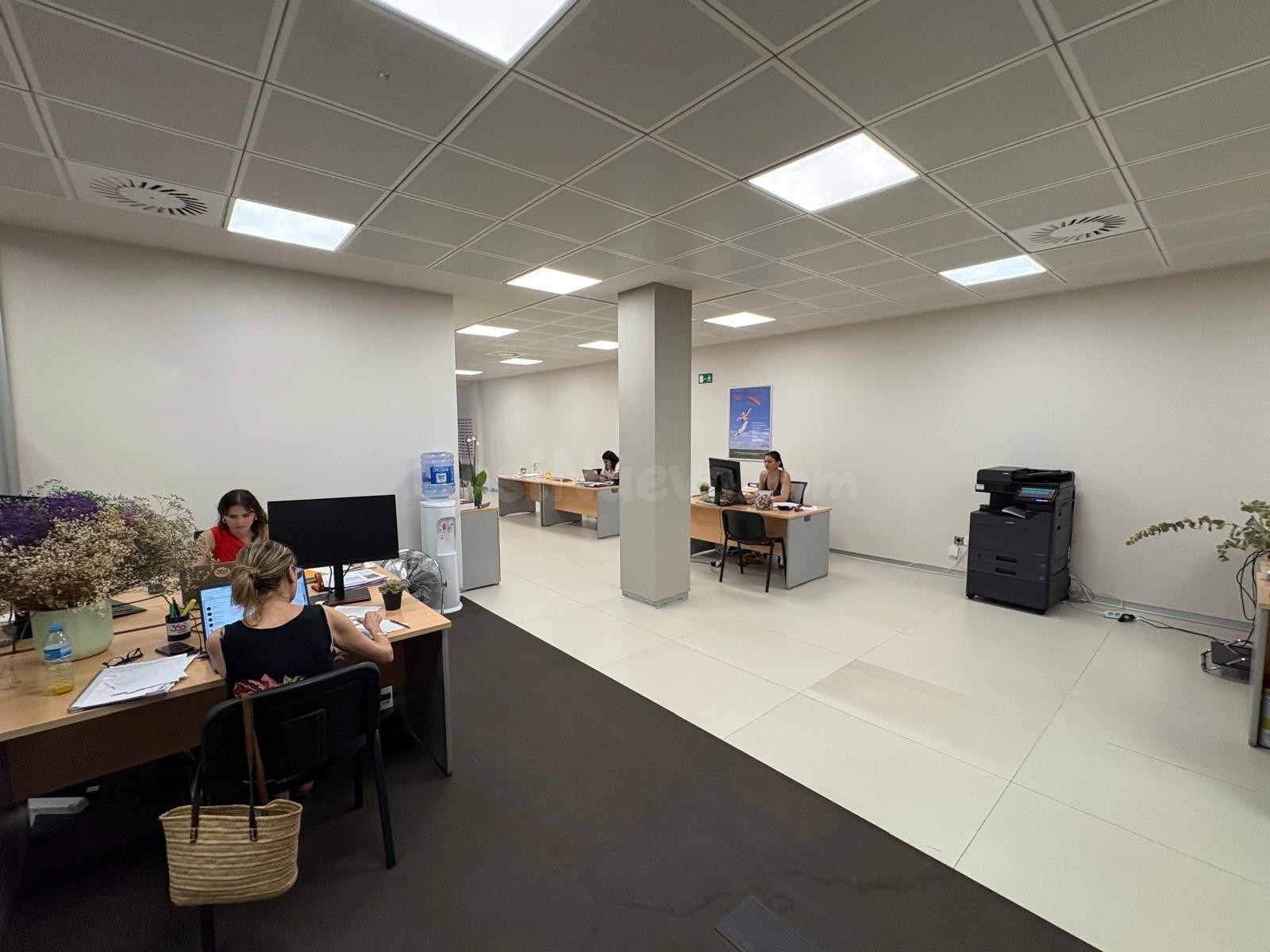 Local en Avda Valencia en venta con rentabilidad
