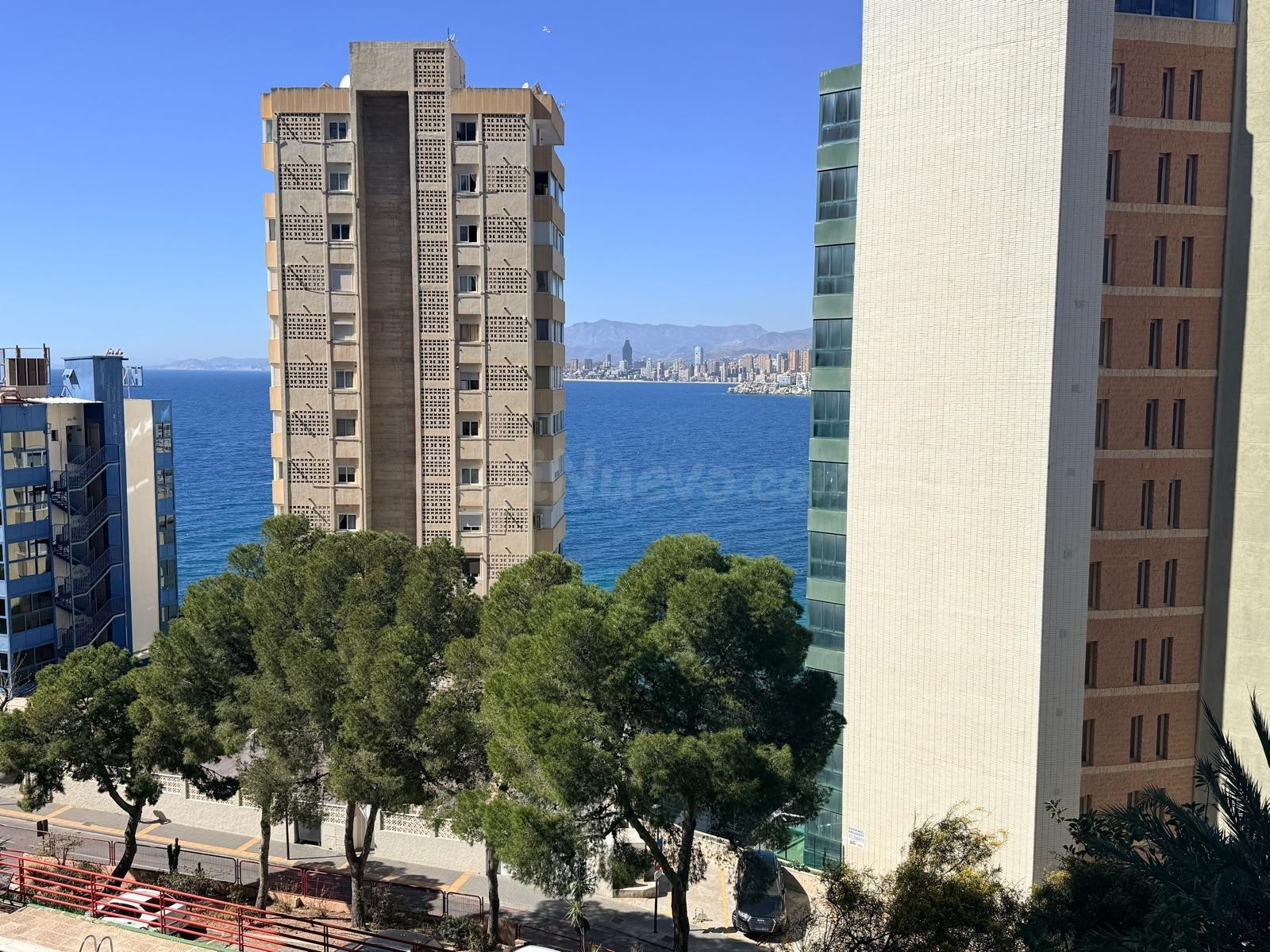Bonito piso de 3 dormitorios en la zona de la Sierra Helada a 250m de la Playa de Levante - www.inmobiliarialesdunes.com