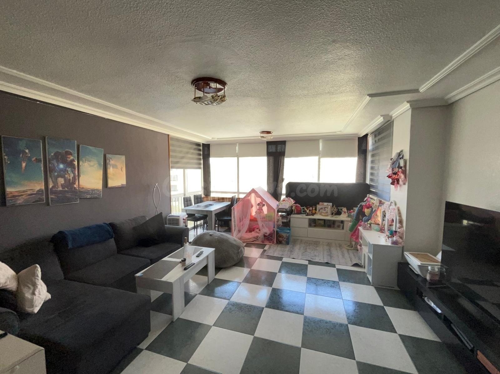 Amplio piso de 3 dorm. en buen estado con parking en el Rincón de Loix llano - www.inmobiliarialesdunes.com