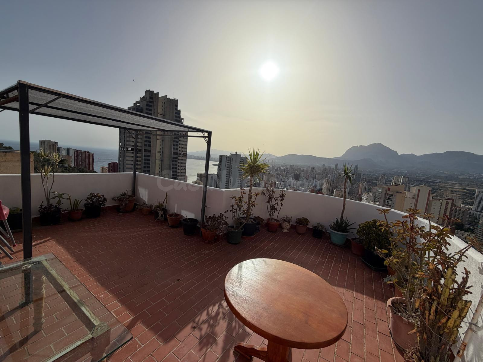 Amplio ático de 3 dorm. reformado con garaje en zona Rincón de Loix - www.inmobiliarialesdunes.com