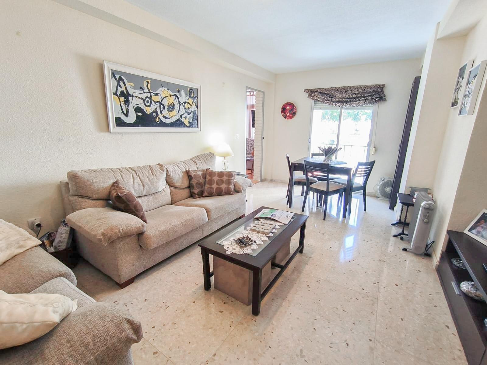 Bonito piso de 2 dorm. con garaje con acceso a la Av. del Mediterráneo, playa de Levante - www.inmobiliarialesdunes.com