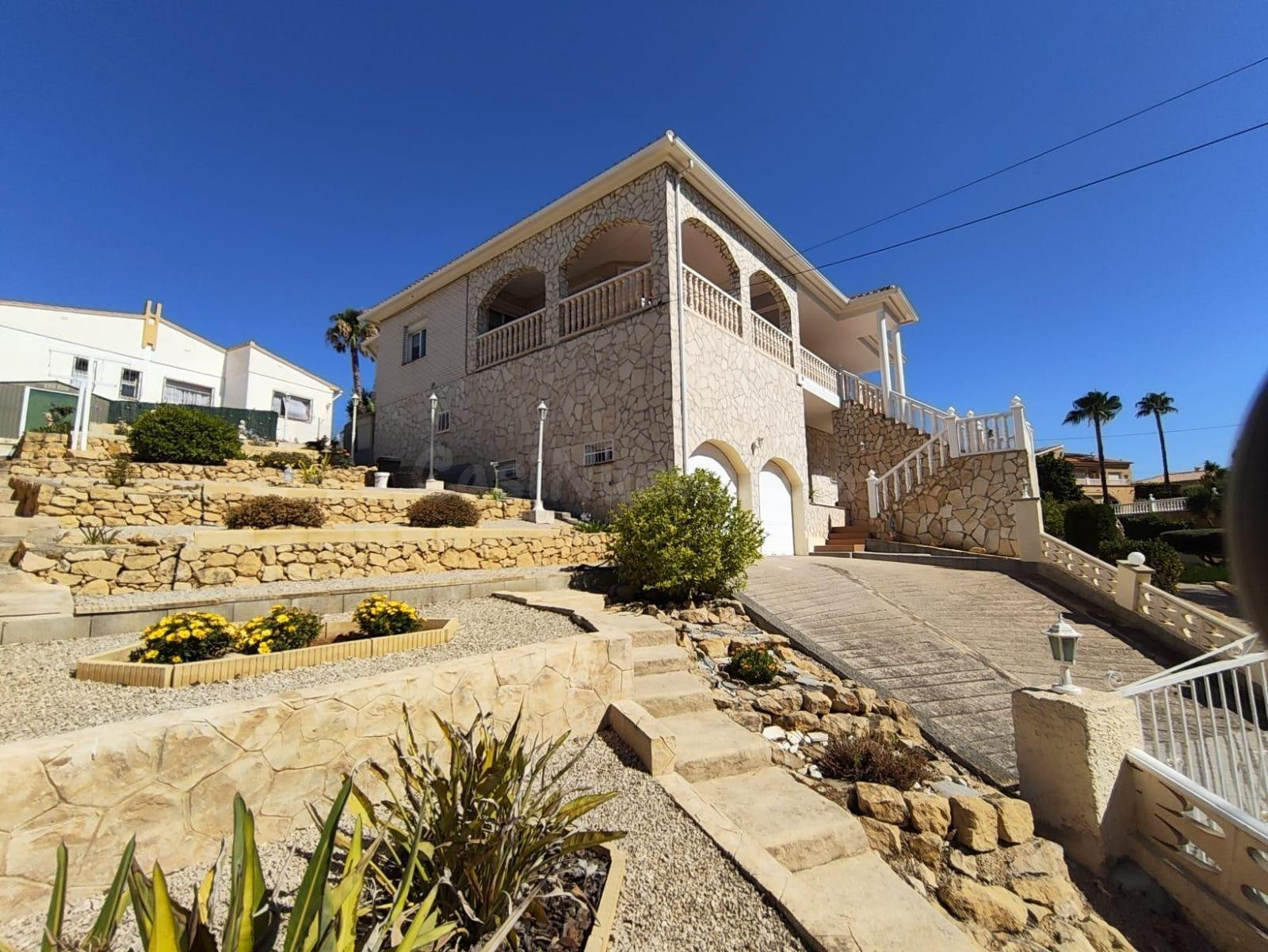 Chalet independiente en La Nucia. Urbanizacion Panorama