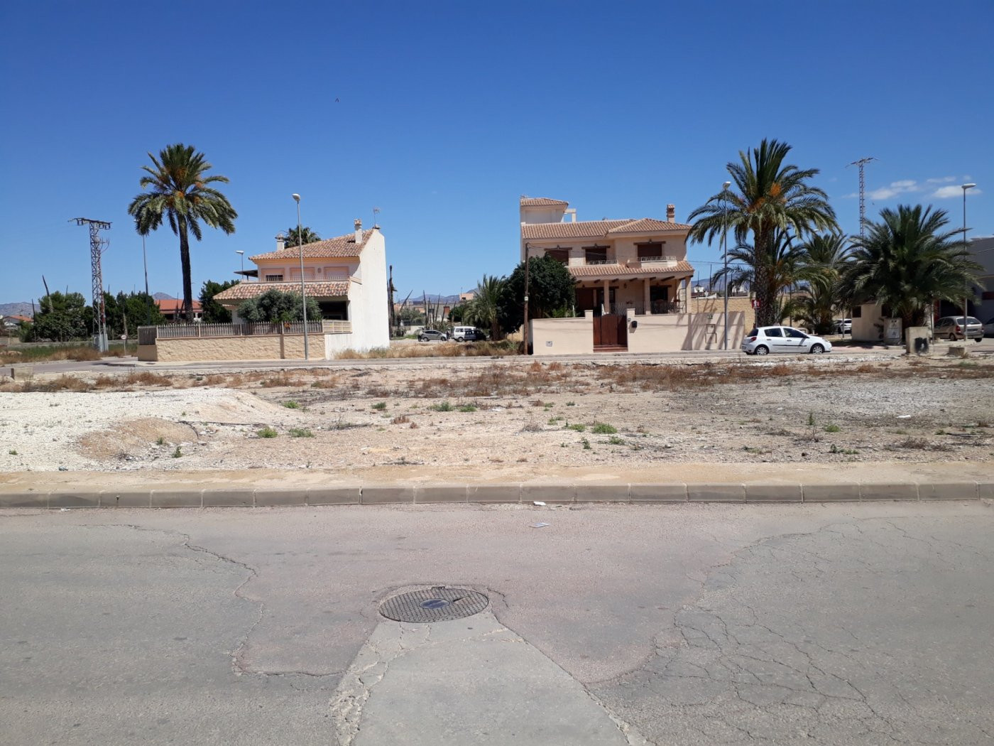 PARCELA URBANA EN COX