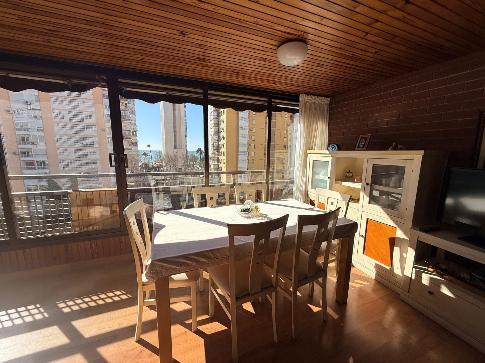Piso en la zona más codiciada de Benidorm. Playa Levante, zona plaza triangular. www.inmobiliairialesdunes.com