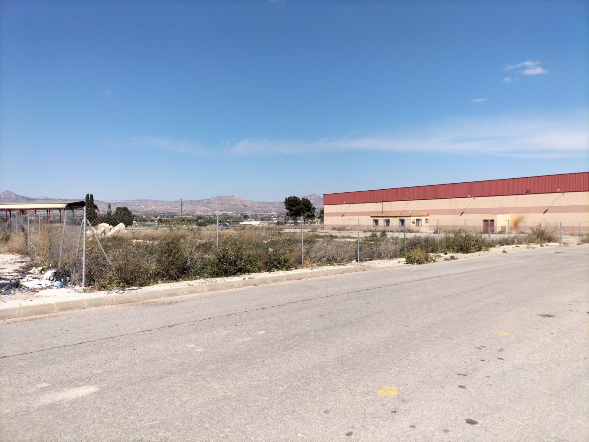 PARCELA INDUSTRIAL EN COX