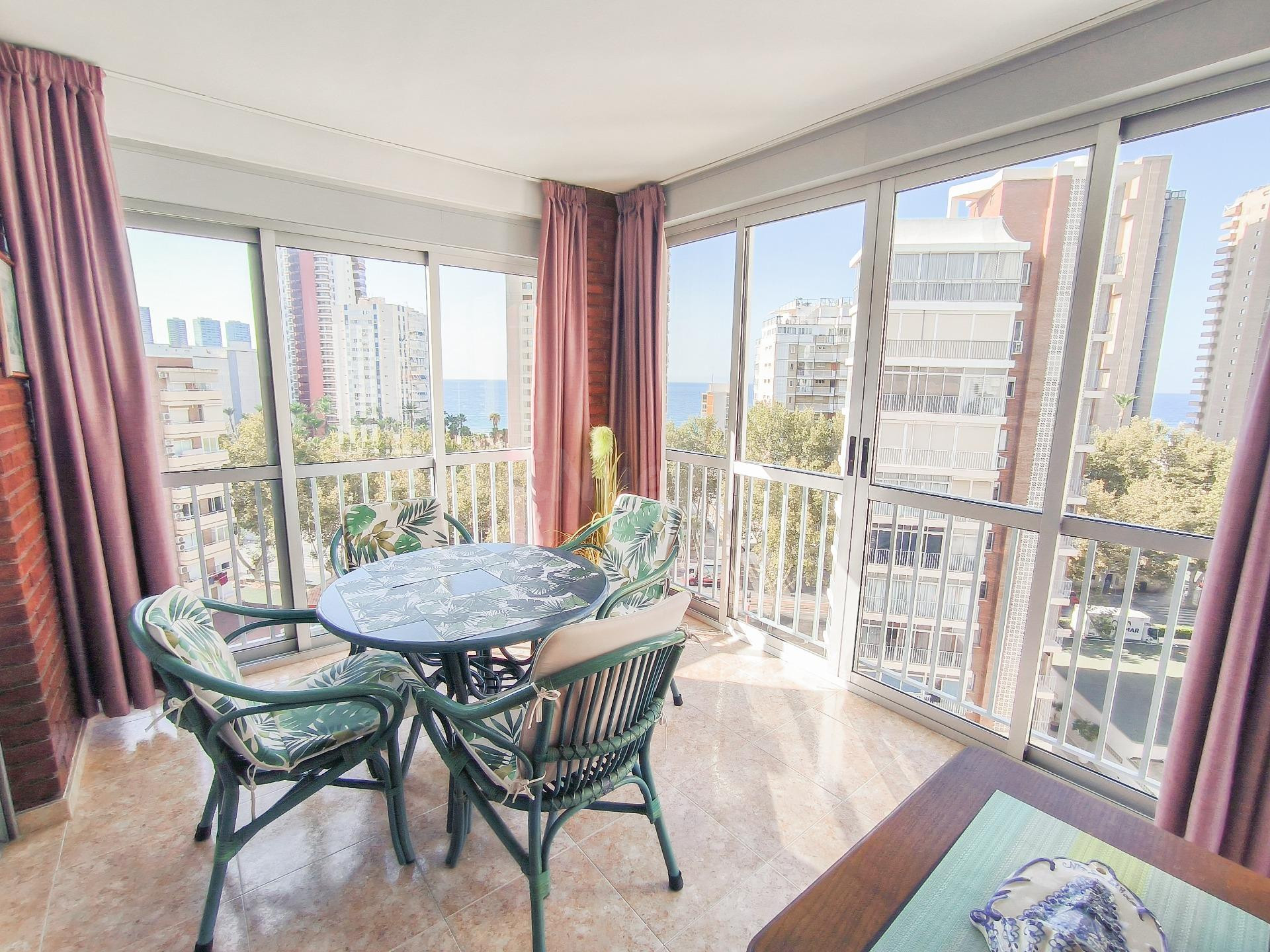 Bonito piso de 2 dorm. en buen estado con garaje en zona Av. Mediterráneo - www.inmobiliarialesdunes.com