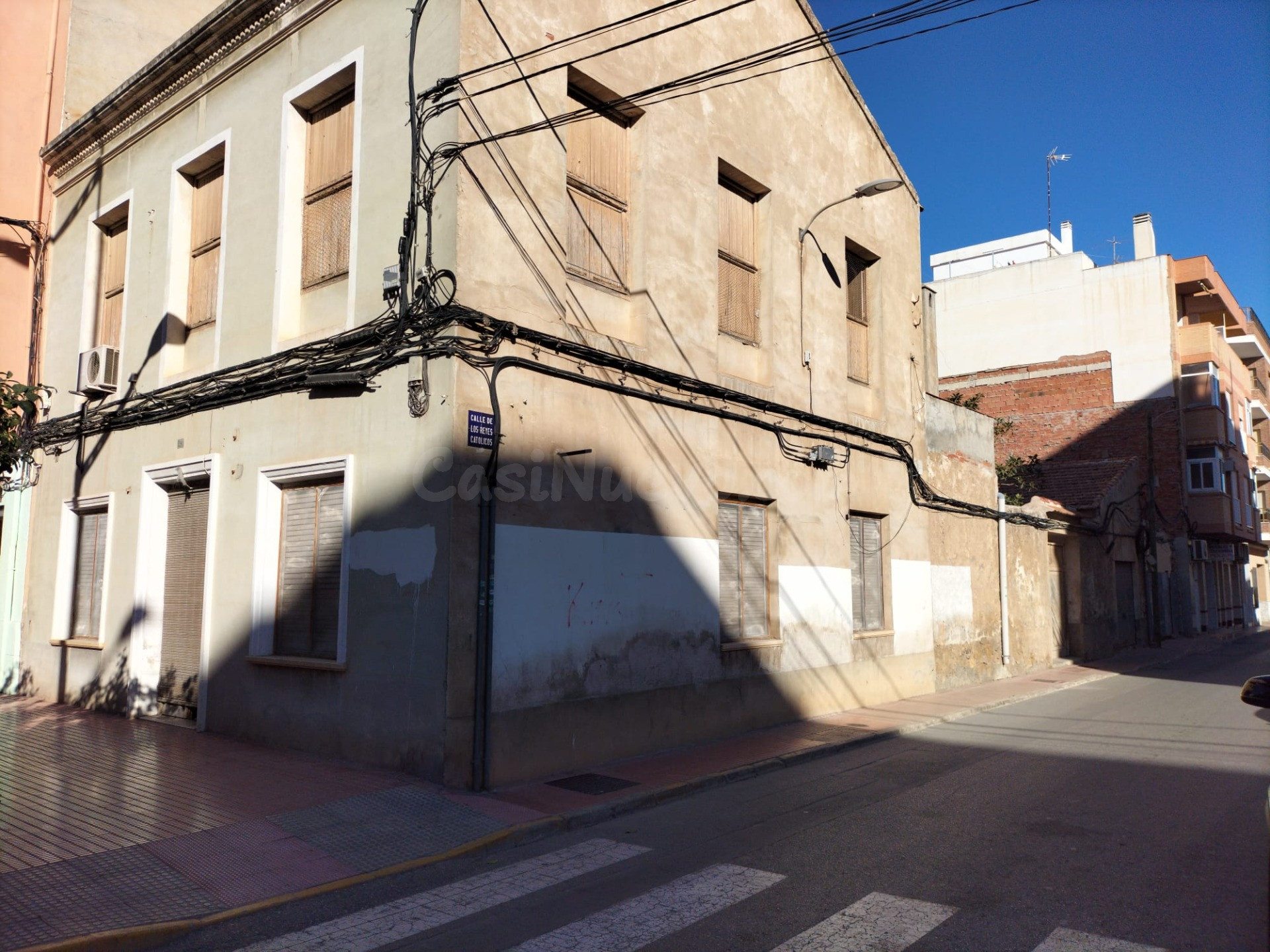 CASA ESQUINA EN ZONA CENTRO