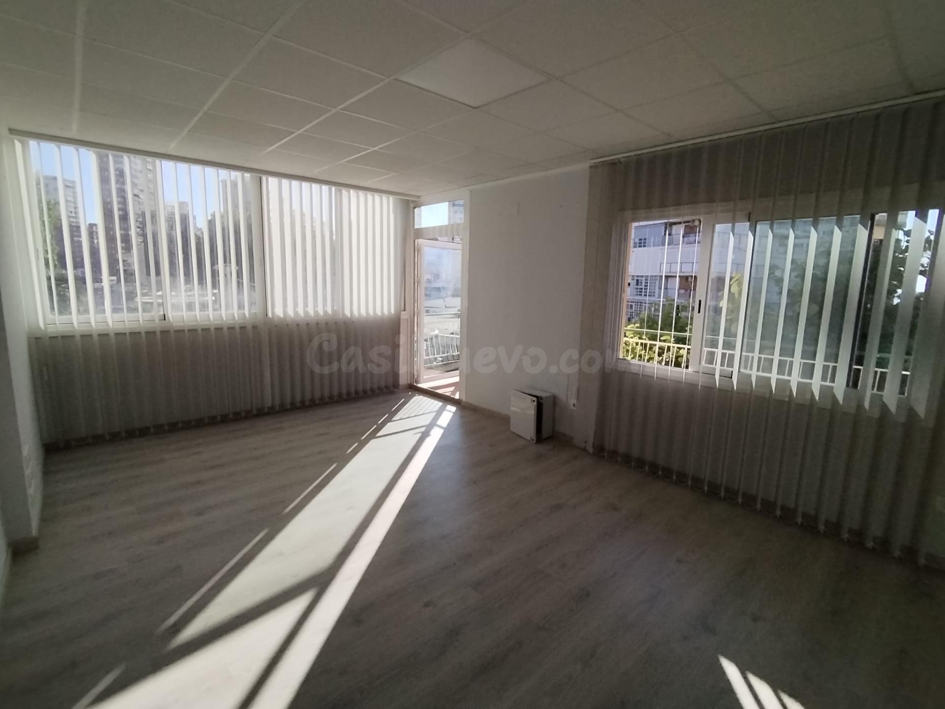 Piso totalmente reformado en 2º línea de playa Levante en el centro de Benidorm. Pza Triangular www.inmobiliarialesdunes.com