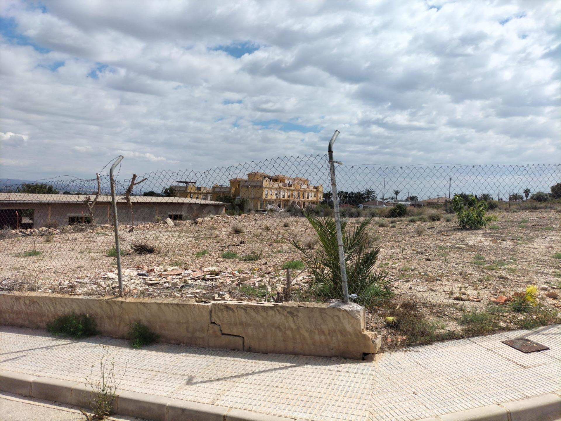TERRENO URBANO EN ZONA PARAJE JABONEROS COX