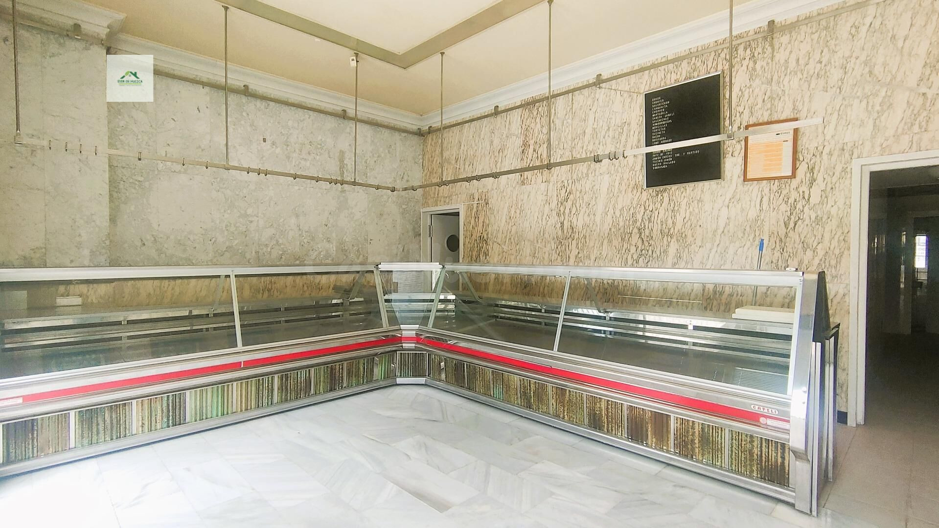 Venta de Local Comercial en Calle Ramón J. Sender 5 - foto 2