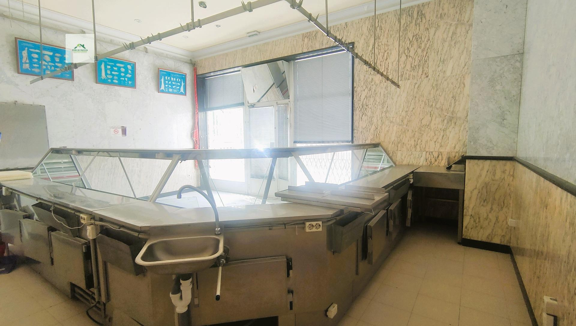 Venta de Local Comercial en Calle Ramón J. Sender 5 - foto 3