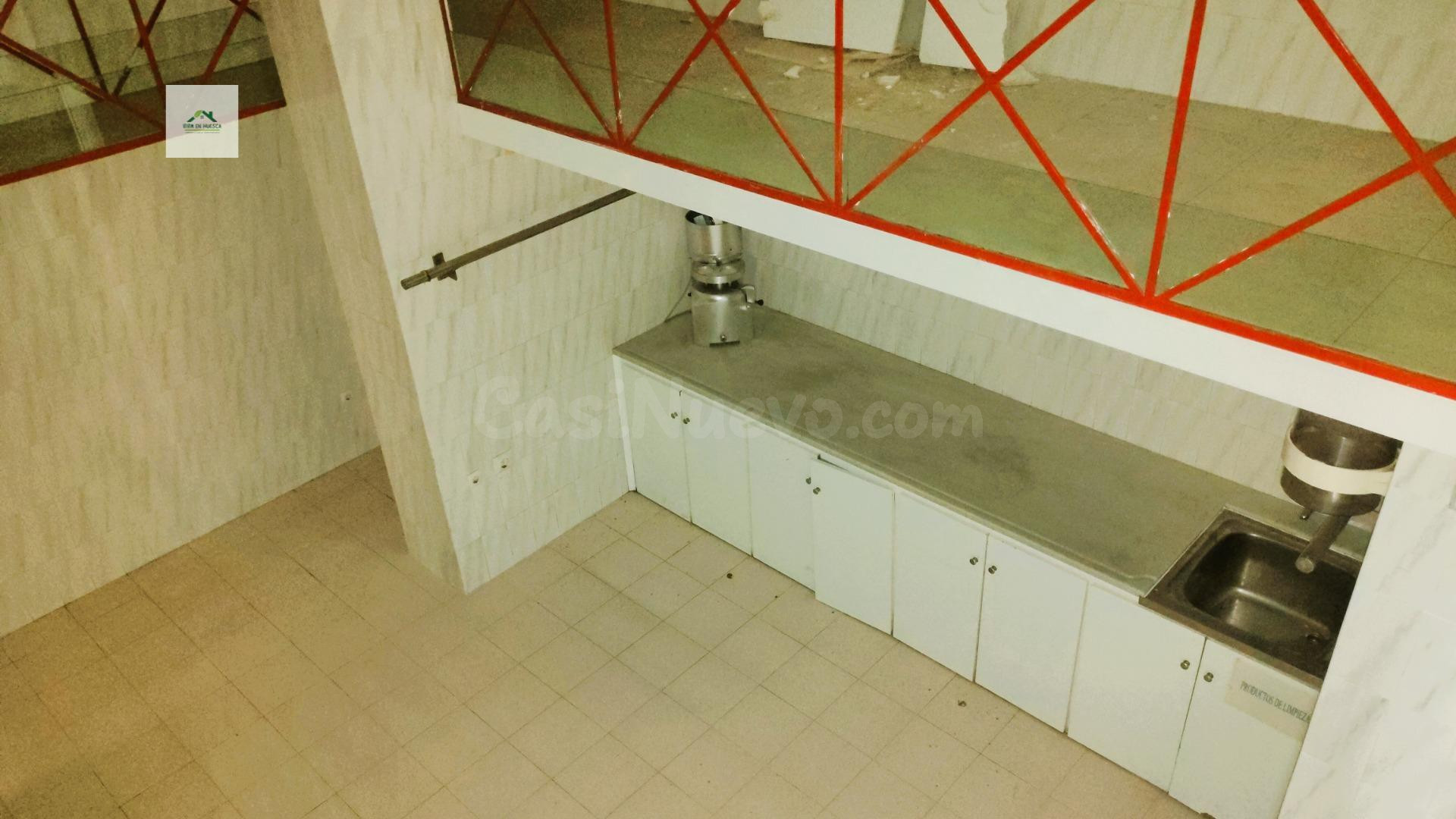 Venta de Local Comercial en Calle Ramón J. Sender 5 - foto 4