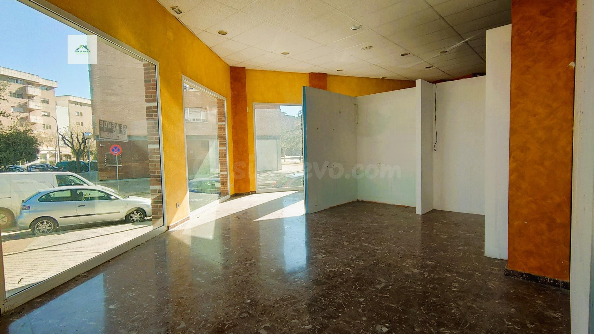 Venta de local comercial en calle Lanuza 67 - foto 2