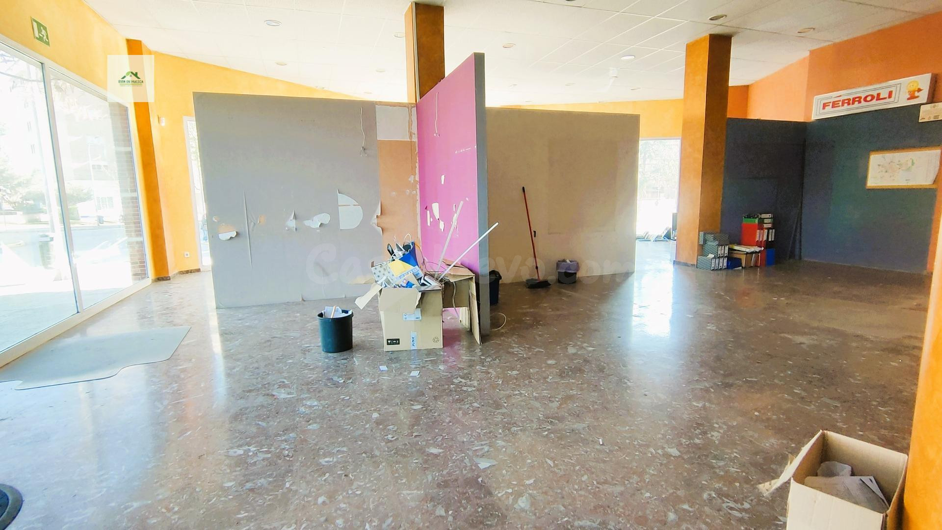 Venta de local comercial en calle Lanuza 67 - foto 3